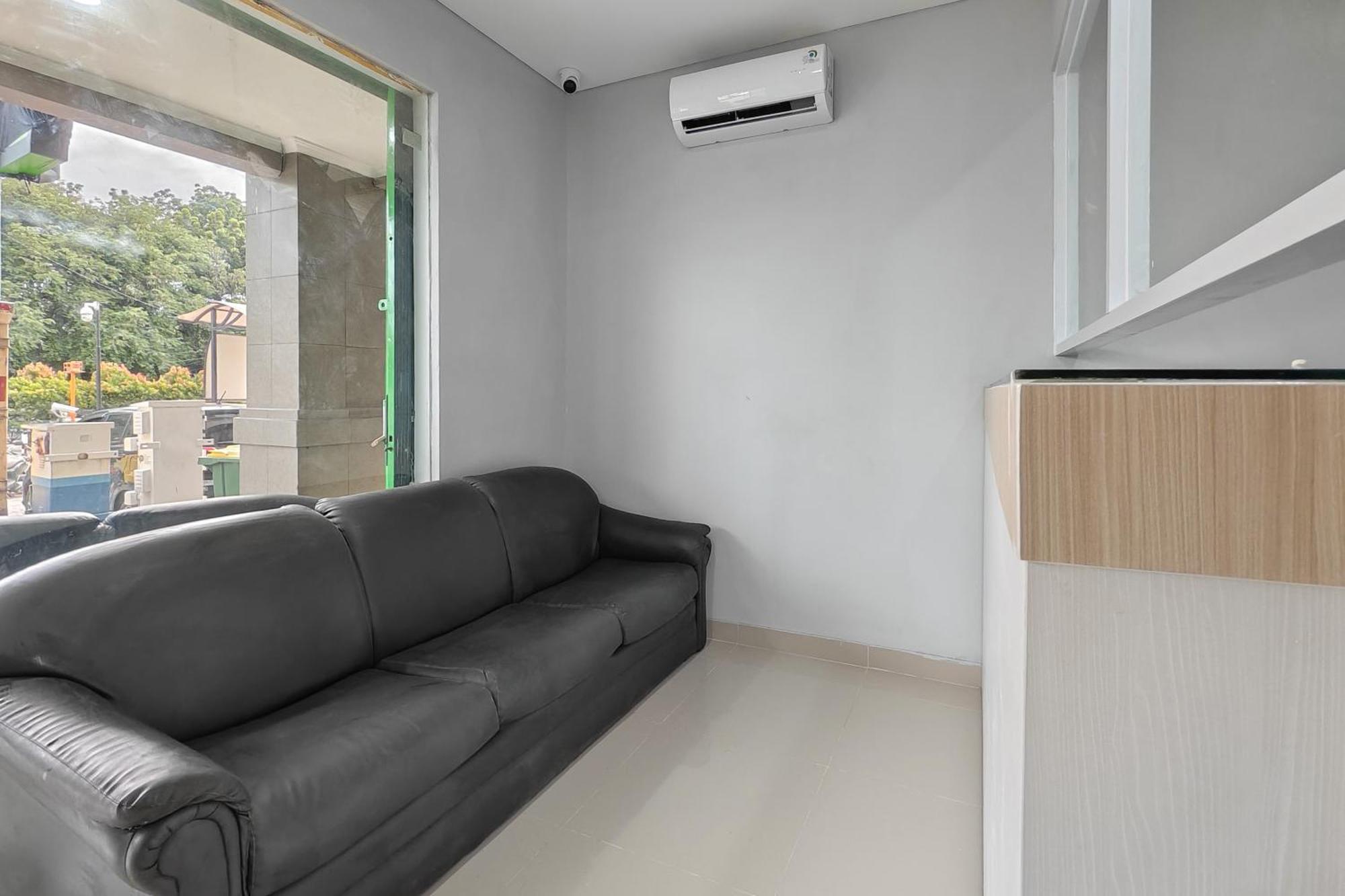 Urbanview Green Lake Sunter Residence Джакарта Экстерьер фото